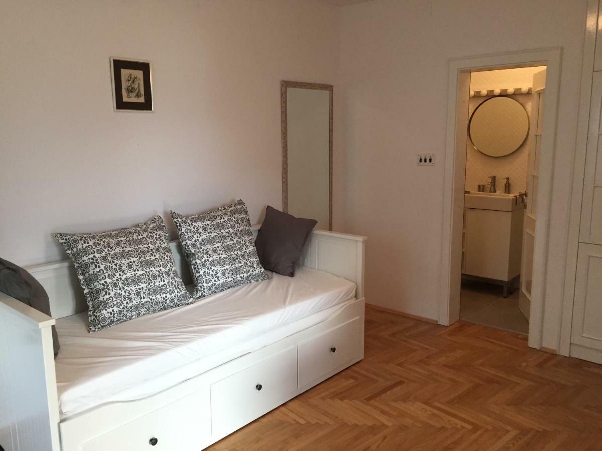 Apartments Papalinna 2 By Moro Krk Town Exterior foto